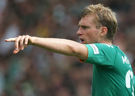 “Quỷ đỏ” tính gia cố hàng thủ bằng Mertesacker - 1 “Quỷ đỏ” tính gia cố hàng thủ bằng Mertesacker - 1