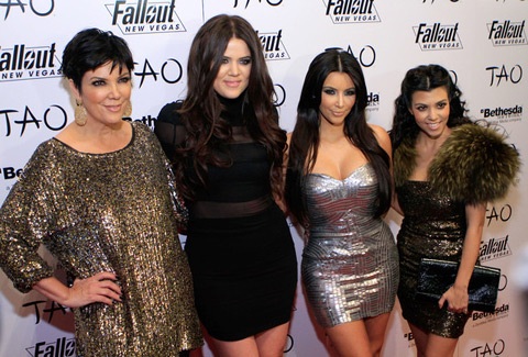 Kim Kardashian khoe vòng ba nảy nở trong tiệc sinh nhật - 15