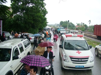 Cận cảnh khó khăn chồng chất, lũ nối lũ ở Hương Khê (kèm video) - 16