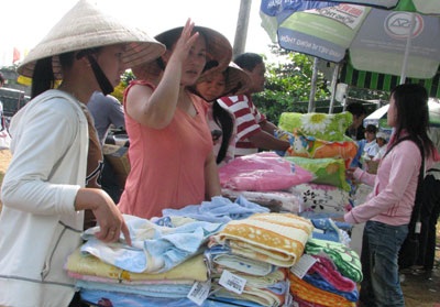 Tưng bừng ngày hội mua hàng cùng “Đại sứ hàng Việt” - 1 Tưng bừng ngày hội mua hàng cùng “Đại sứ hàng Việt” - 1