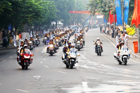 CLB Mô tô thể thao Hà Nội vào tâm lũ cứu trợ đồng bào miền Trung - 1