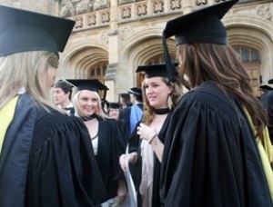 Nhận Bằng Thạc Sỹ Của Anh Chỉ Sau Một Năm Học Ở Việt Nam - 2