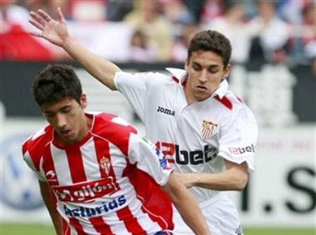 Gục ngã tại El Molinon, Sevilla “bật” khỏi top 6 - 1