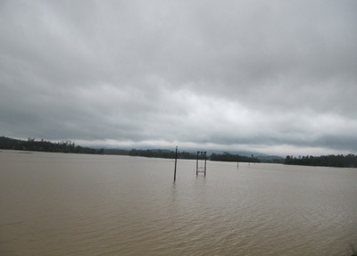 Điều máy bay từ Hà Nội vào ứng cứu dân vùng lũ - 1