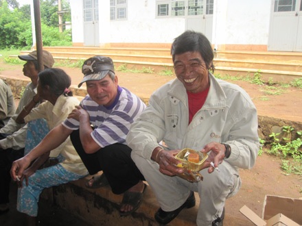 Chuyện ở ngôi làng “đẻ hết trứng thì thôi” - 2