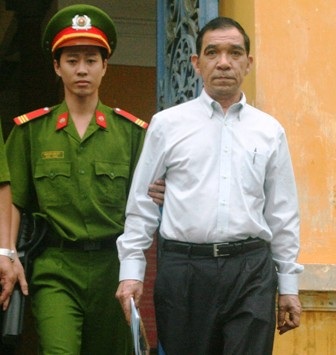 Huỳnh Ngọc Sĩ bị kết án tù chung thân - 2 Huỳnh Ngọc Sĩ bị kết án tù chung thân - 2