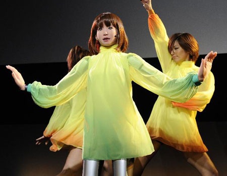 Robot “vũ công” ở Nhật - 1