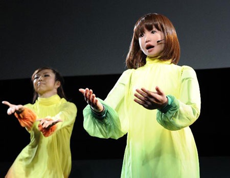 Robot “vũ công” ở Nhật - 2