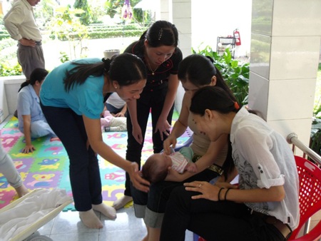 Vui sướng, hạnh phúc khi đến thăm bé Nhân Nghĩa - 3