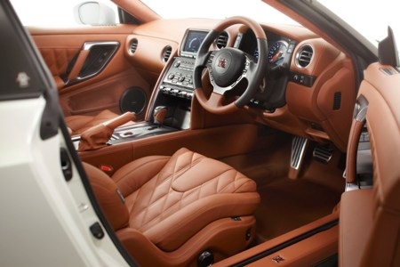 Bất ngờ Nissan GT-R phiên bản 2012 - 7