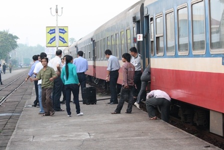 Ga Sài Gòn miễn phí vận chuyển hàng cứu trợ miền Trung - 1