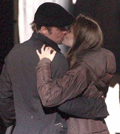 Brad Pitt - Angelina tình cảm tại phim trường - 1 Brad Pitt - Angelina tình cảm tại phim trường - 1