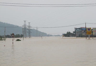 Xác định danh tính các nạn nhân vụ lật xe khách - 4