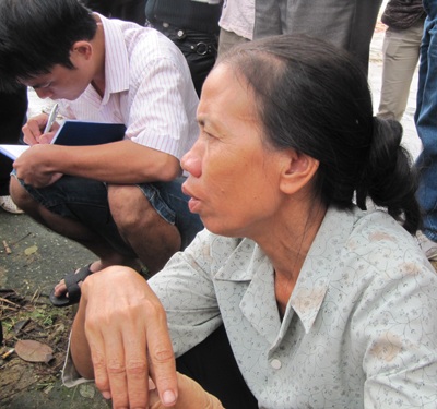 Người thân vụ chìm xe mong ngóng trong tuyệt vọng - 3