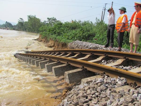 Vỡ đê ở Hà Tĩnh, hàng ngàn hộ dân đối mặt với hiểm nguy - 3
