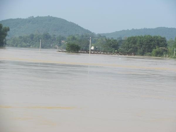 Vỡ đê ở Hà Tĩnh, hàng ngàn hộ dân đối mặt với hiểm nguy - 13