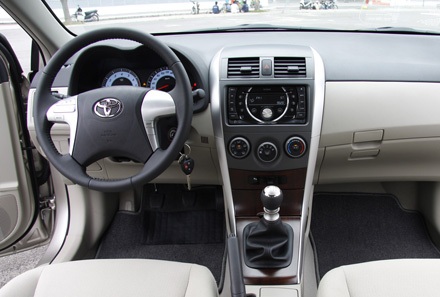 Toyota Việt Nam ra mắt Corolla Altis phiên bản mới - 12 Toyota Việt Nam ra mắt Corolla Altis phiên bản mới - 12