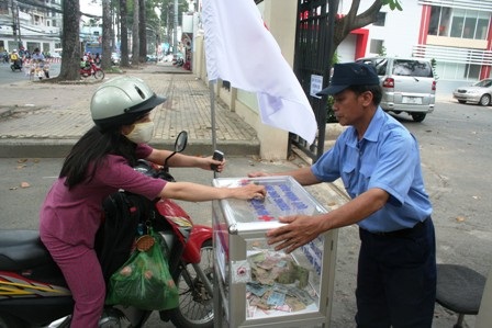 Người dân Sài thành hướng lòng về miền Trung - 1 Người dân Sài thành hướng lòng về miền Trung - 1