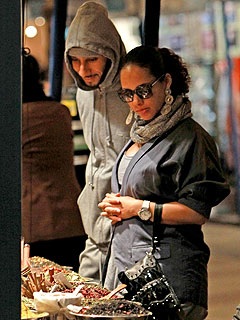 Alicia Keys lộ diện sau 4 ngày sinh - 1 Alicia Keys lộ diện sau 4 ngày sinh - 1