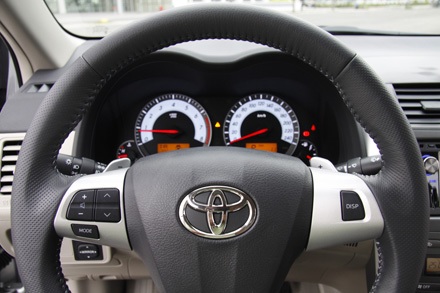 Toyota Việt Nam ra mắt Corolla Altis phiên bản mới - 10 Toyota Việt Nam ra mắt Corolla Altis phiên bản mới - 10