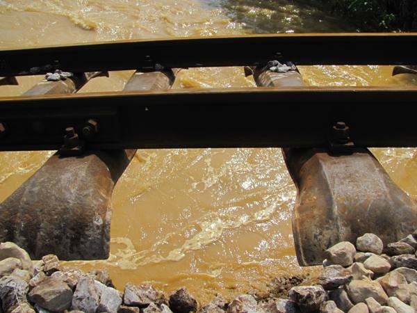 Vỡ đê ở Hà Tĩnh, hàng ngàn hộ dân đối mặt với hiểm nguy - 7