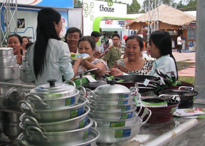 Cần Thơ vận động người Việt dùng hàng Việt - 1 Cần Thơ vận động người Việt dùng hàng Việt - 1