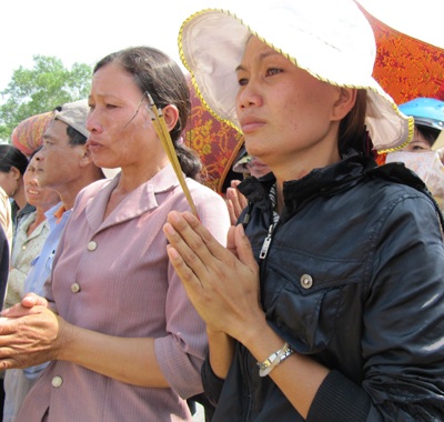 Lễ cầu siêu cho 20 nạn nhân mất tích cùng xe khách  - 8