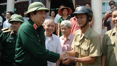 Thủ tướng Nguyễn Tấn Dũng thị sát vùng rốn lũ Hương Khê - 5