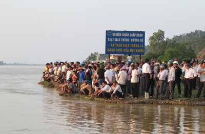 Đã xác định được vị trí chiếc xe khách bị lũ cuốn trôi - 6