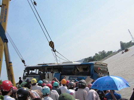 Tìm thấy 14 thi thể sau hơn 8 giờ nỗ lực trục vớt - 6