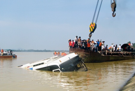 Tìm thấy 14 thi thể sau hơn 8 giờ nỗ lực trục vớt - 14