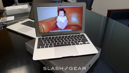 Đập hộp MacBook Air 2010 màn hình 11,6 inch - 10