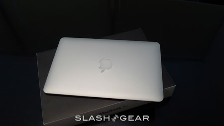 Đập hộp MacBook Air 2010 màn hình 11,6 inch - 13