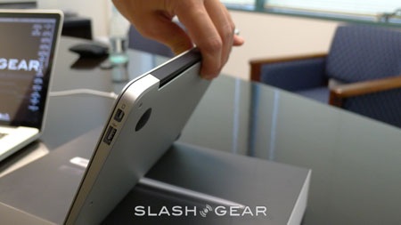 Đập hộp MacBook Air 2010 màn hình 11,6 inch - 2