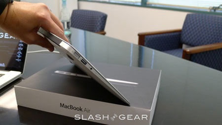 Đập hộp MacBook Air 2010 màn hình 11,6 inch - 3