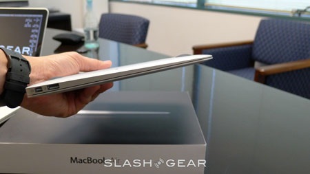 Đập hộp MacBook Air 2010 màn hình 11,6 inch - 4