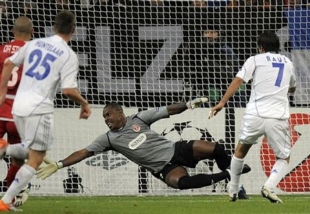 Raul trở thành chân sút vĩ đại nhất ở Cúp châu Âu - 2 Raul trở thành chân sút vĩ đại nhất ở Cúp châu Âu - 2