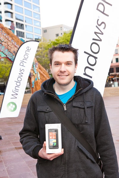 Người đầu tiên được sở hữu điện thoại Windows Phone 7 - 5