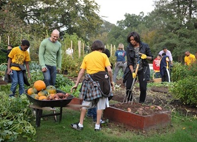 Đệ nhất phu nhân Mỹ thu hoạch khoai - 5