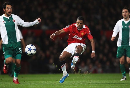 Nani giúp MU tìm vui trong gian khó - 2 Nani giúp MU tìm vui trong gian khó - 2