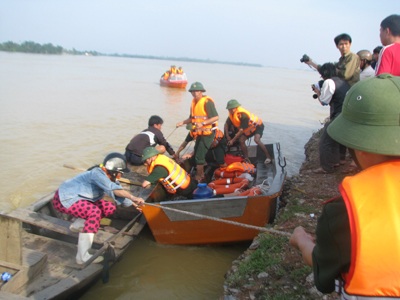 Tìm thấy 14 thi thể sau hơn 8 giờ nỗ lực trục vớt - 31