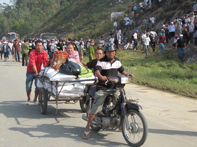 Tìm thấy 14 thi thể sau hơn 8 giờ nỗ lực trục vớt - 25