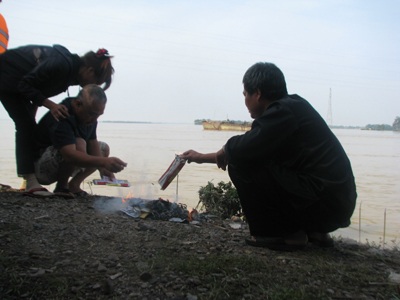 Tìm thấy 14 thi thể sau hơn 8 giờ nỗ lực trục vớt - 32