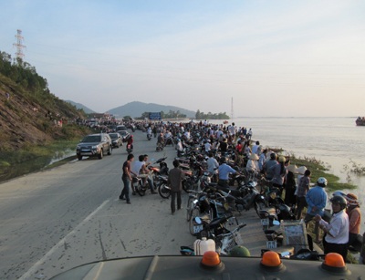 Tìm thấy 14 thi thể sau hơn 8 giờ nỗ lực trục vớt - 34