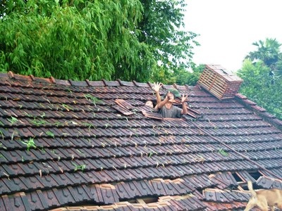 Cảm động những câu chuyện tình người trong lũ - 14