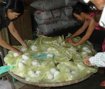 Cảm động những câu chuyện tình người trong lũ - 12