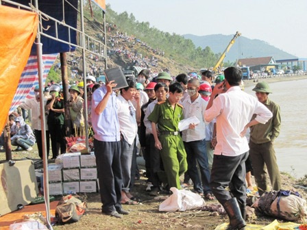 Tìm thấy 14 thi thể sau hơn 8 giờ nỗ lực trục vớt - 2