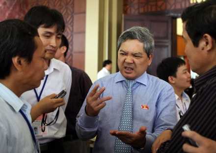 “Chúng tôi bảo đảm hồ bùn đỏ ở Tây Nguyên an toàn” - 1 “Chúng tôi bảo đảm hồ bùn đỏ ở Tây Nguyên an toàn” - 1