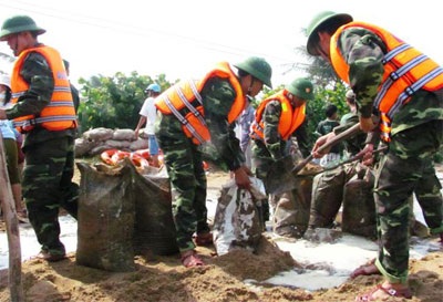 Triều cường đe dọa tính mạng hàng trăm hộ dân - 2 Triều cường đe dọa tính mạng hàng trăm hộ dân - 2