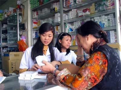 Giá thuốc “đội” lên 20 lần khi đến tay người dân - 1